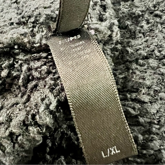 Skims Cozy Knit Boucle Teddy High Waisted Shorts Black Onyx L/XL - Picture 9 of 16